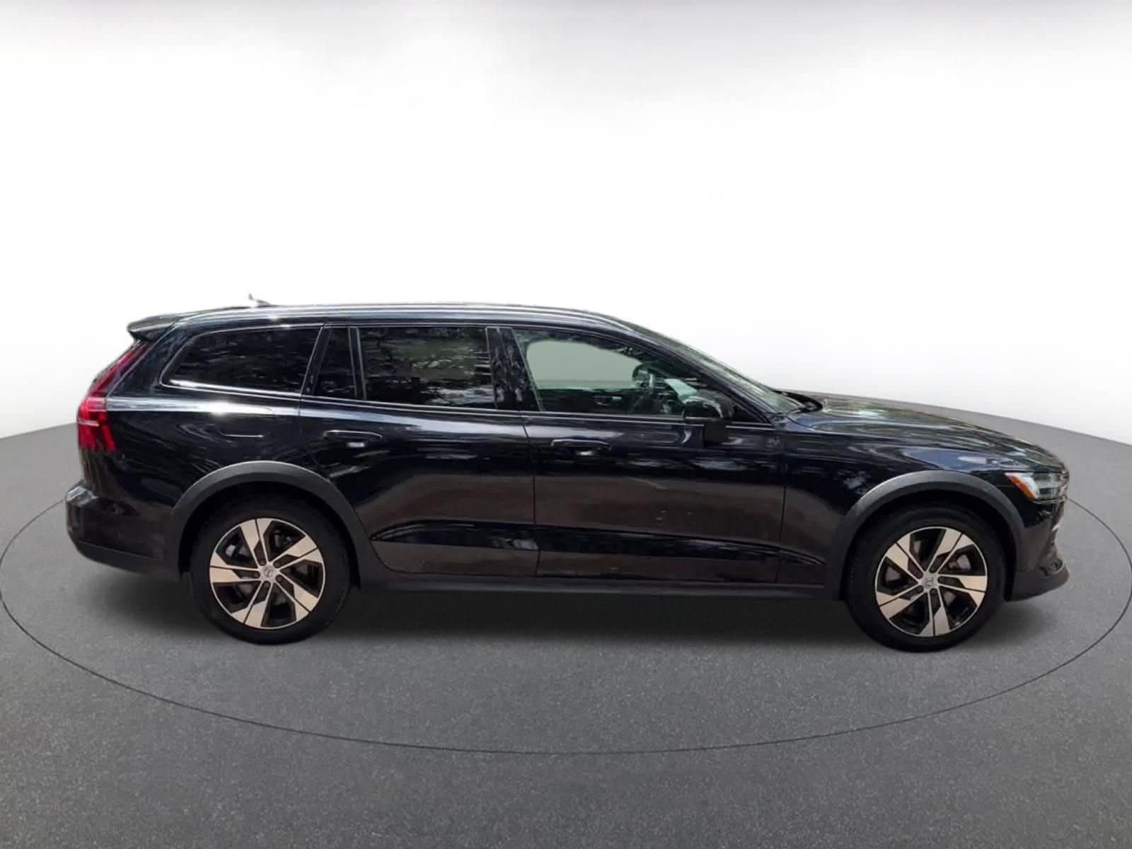 Thumbnail: 2025 Volvo S60 - 16