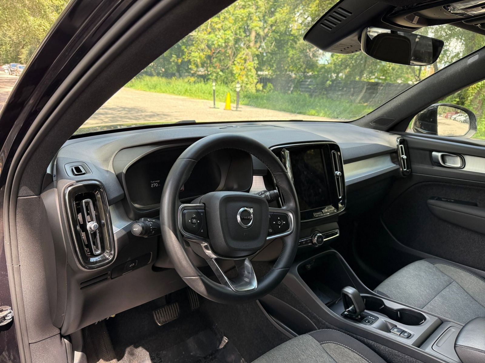 Thumbnail: 2024 Volvo XC40 - 28