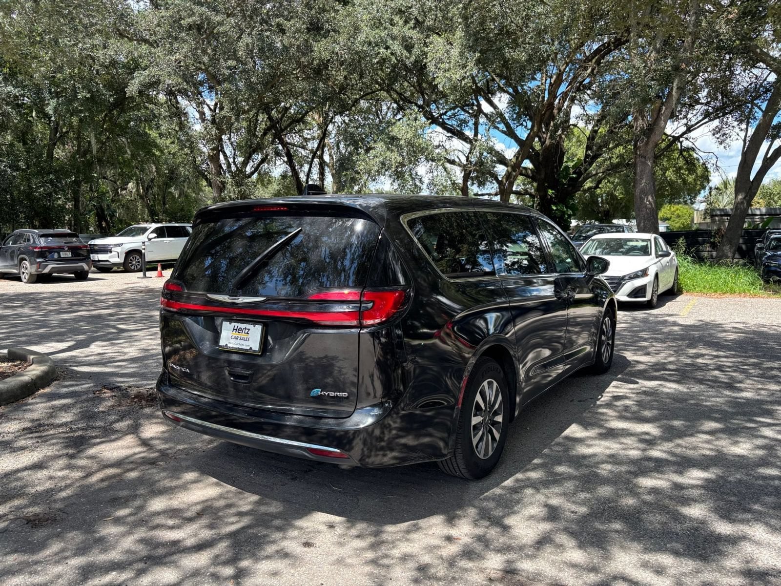 Thumbnail: 2022 Chrysler Pacifica - 8