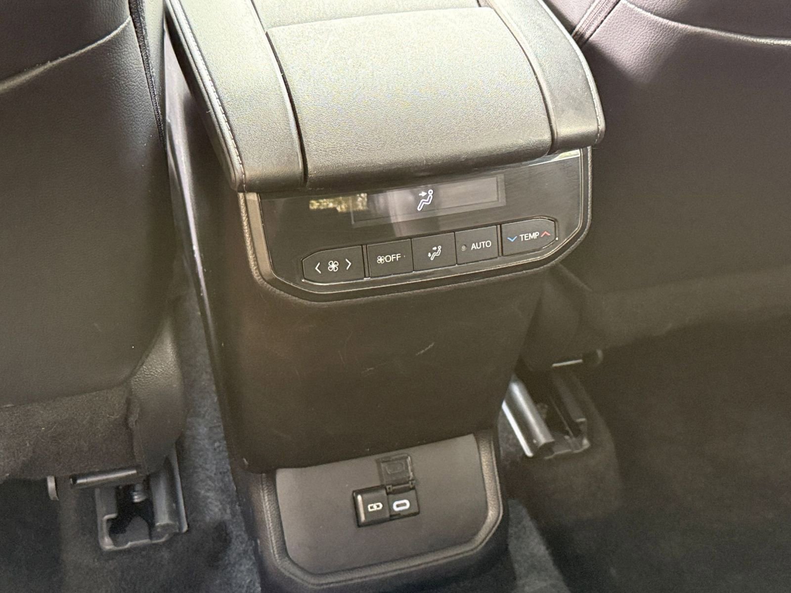 Thumbnail: 2024 Toyota Highlander - 22