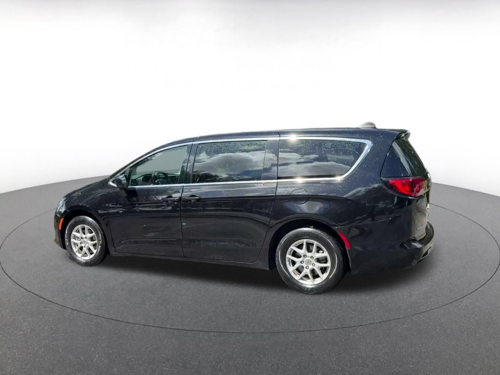 Thumbnail: 2024 Chrysler Voyager - 9