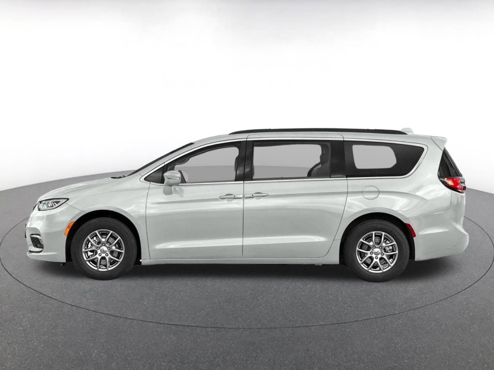 Thumbnail: 2022 Chrysler Pacifica - 3