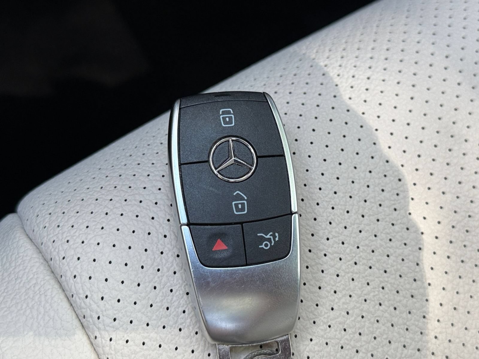 Thumbnail: 2026 Mercedes-Benz GLE - 22