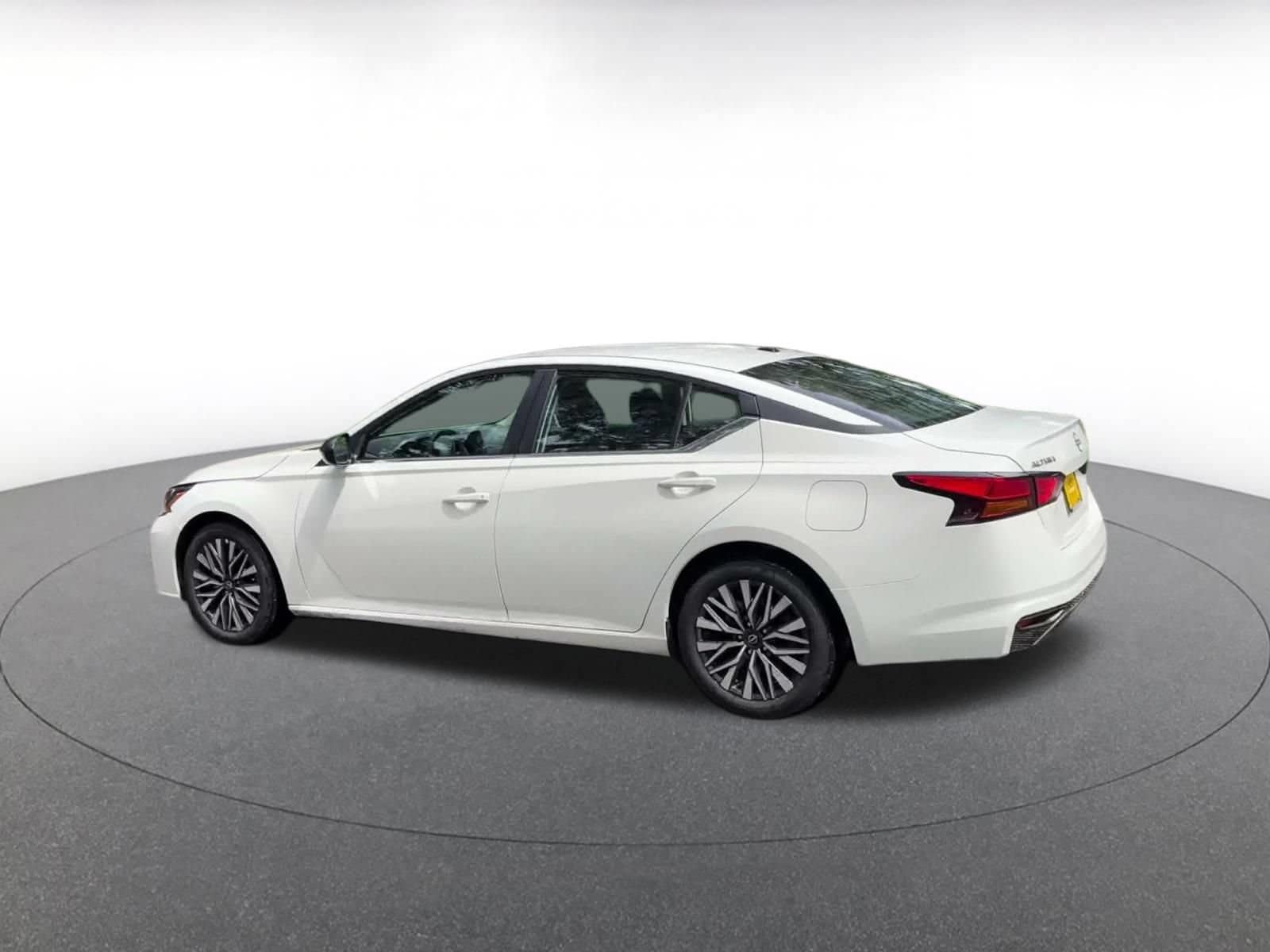 Thumbnail: 2026 Nissan Altima - 10
