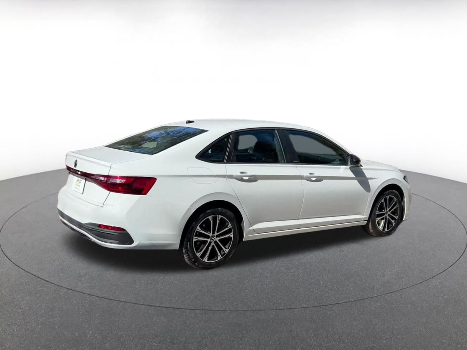 Thumbnail: 2025 Volkswagen Jetta - 14