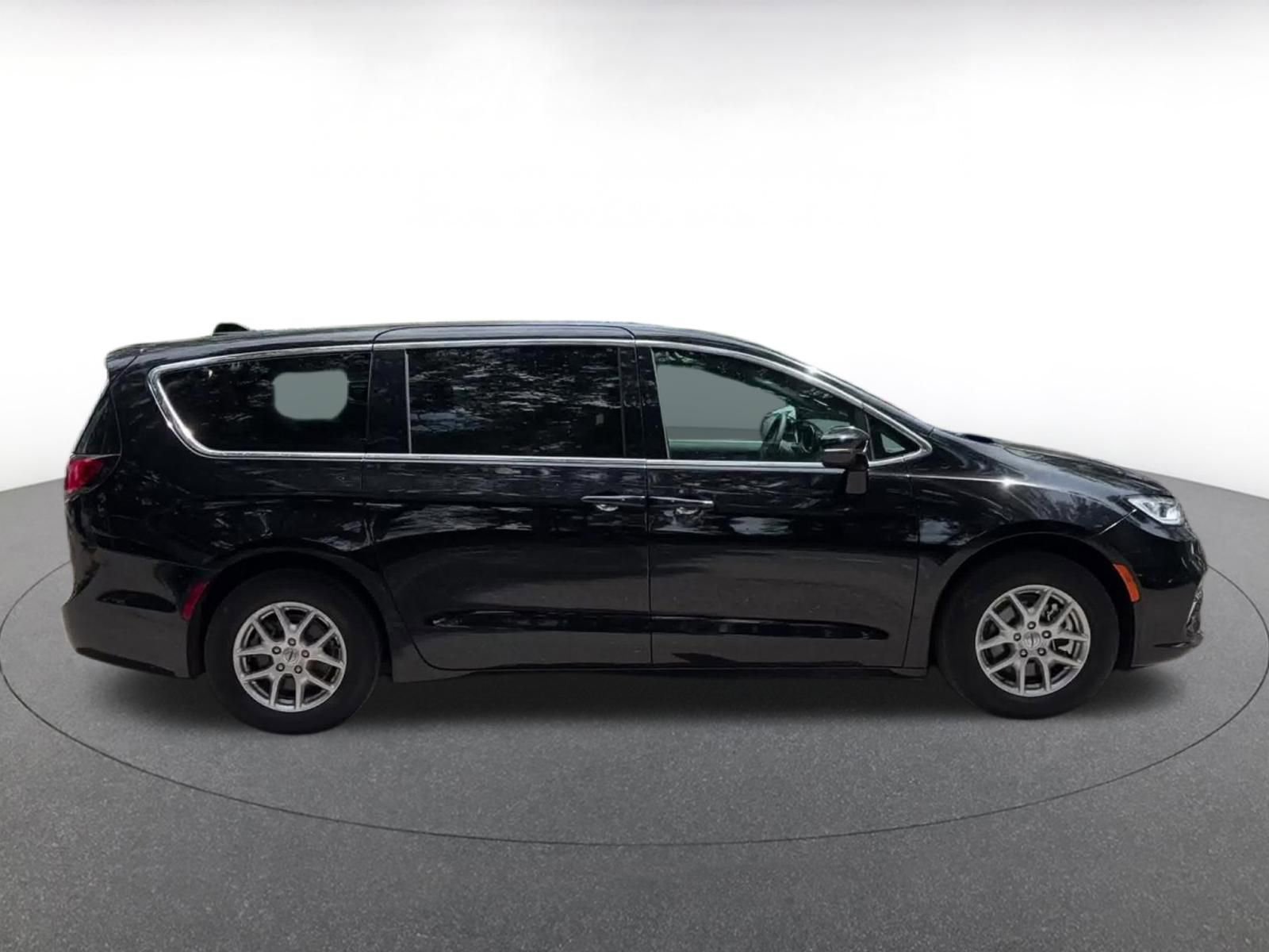 Thumbnail: 2025 Chrysler Pacifica - 16