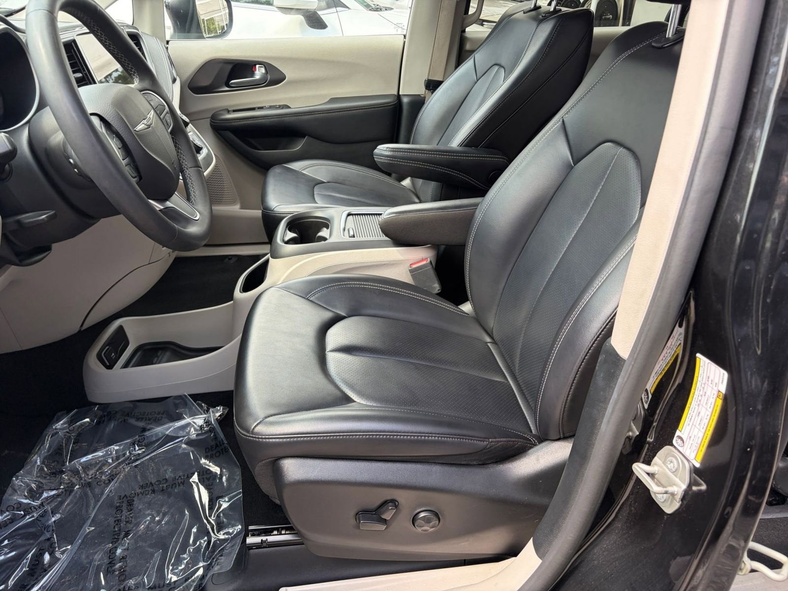 Thumbnail: 2023 Chrysler Pacifica - 29