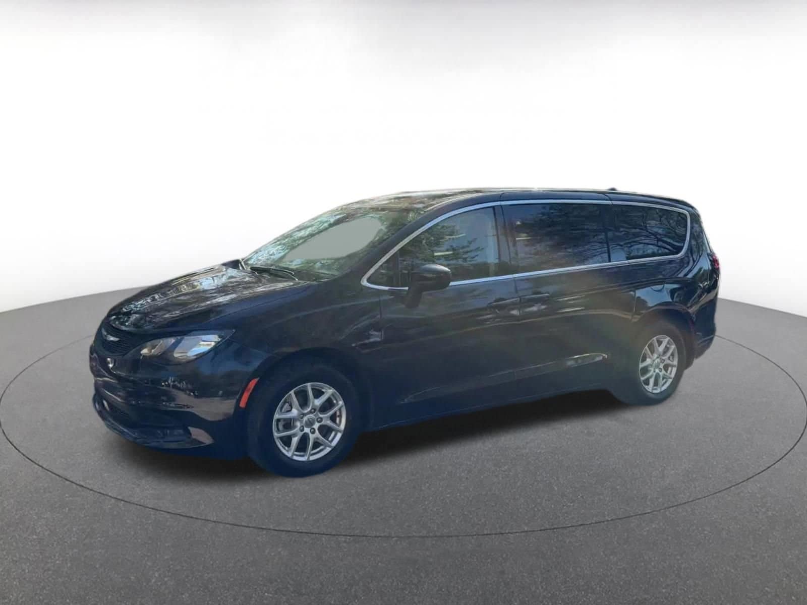 Thumbnail: 2023 Chrysler Voyager - 8