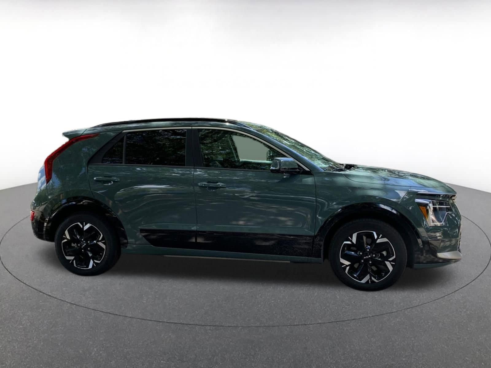 Thumbnail: 2023 Kia Niro - 8