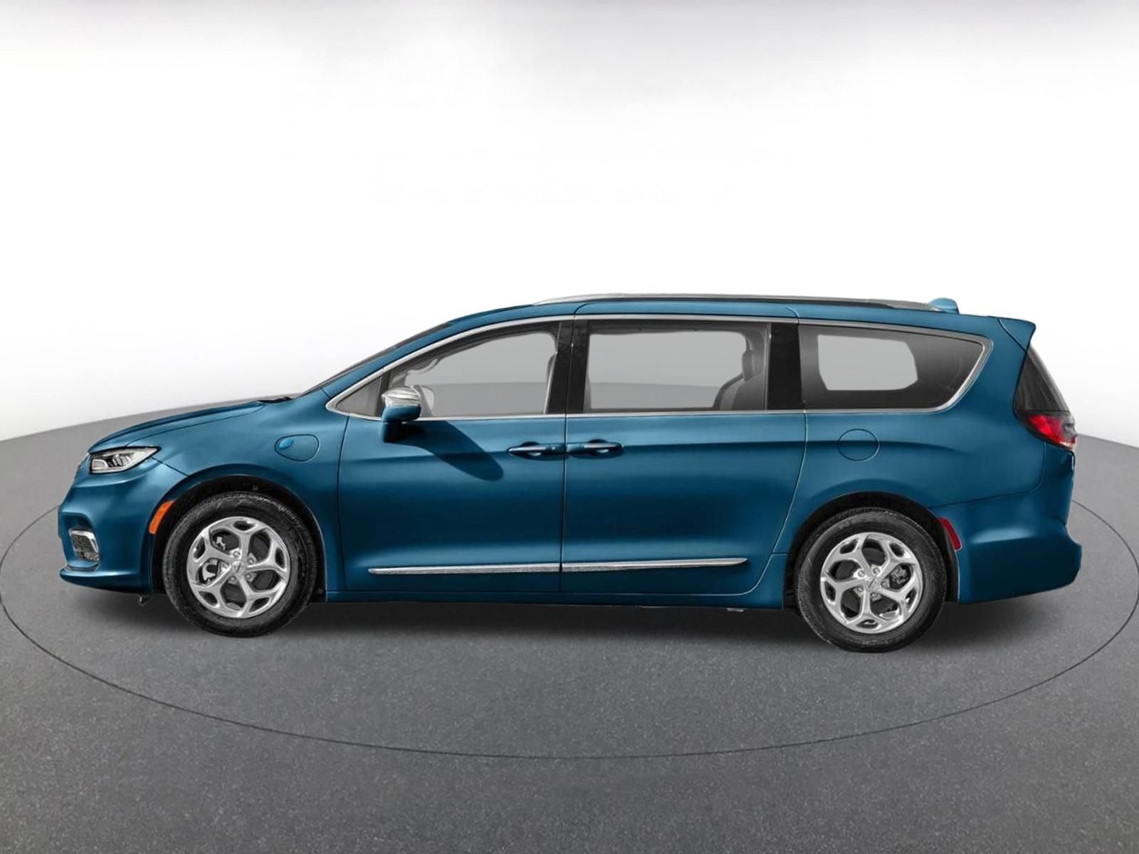 Thumbnail: 2023 Chrysler Pacifica - 3