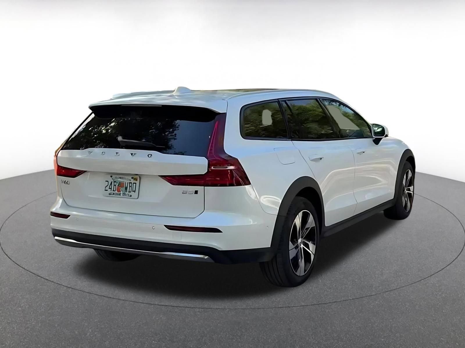 Thumbnail: 2025 Volvo S60 - 14