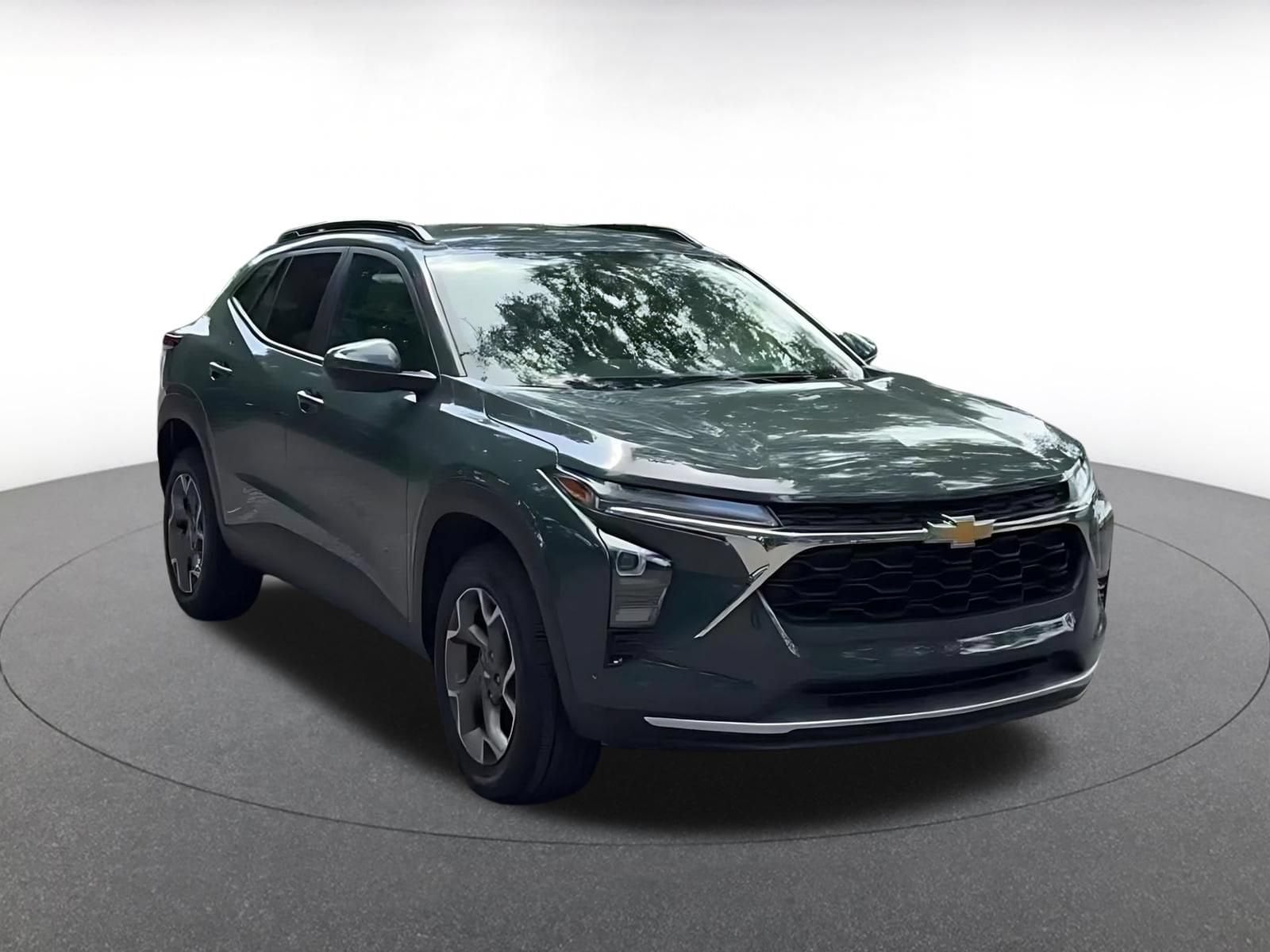 Thumbnail: 2025 Chevrolet Trax - 3