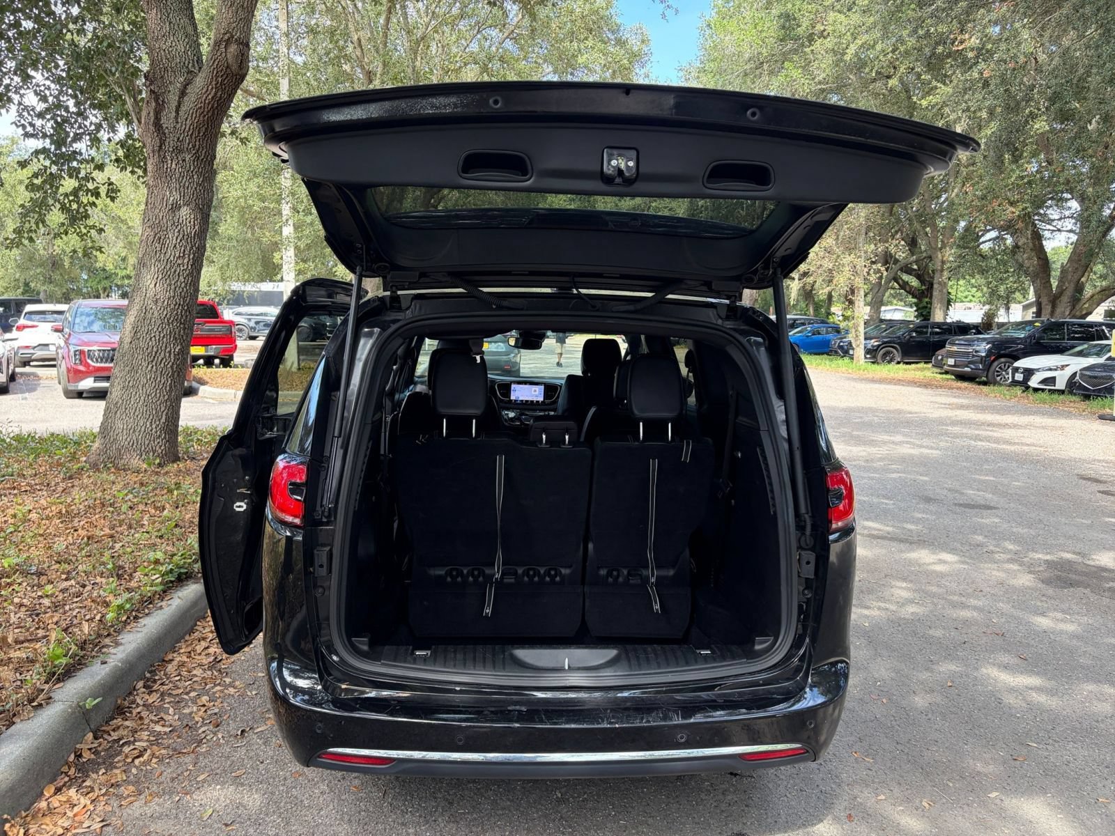 Thumbnail: 2025 Chrysler Pacifica - 29