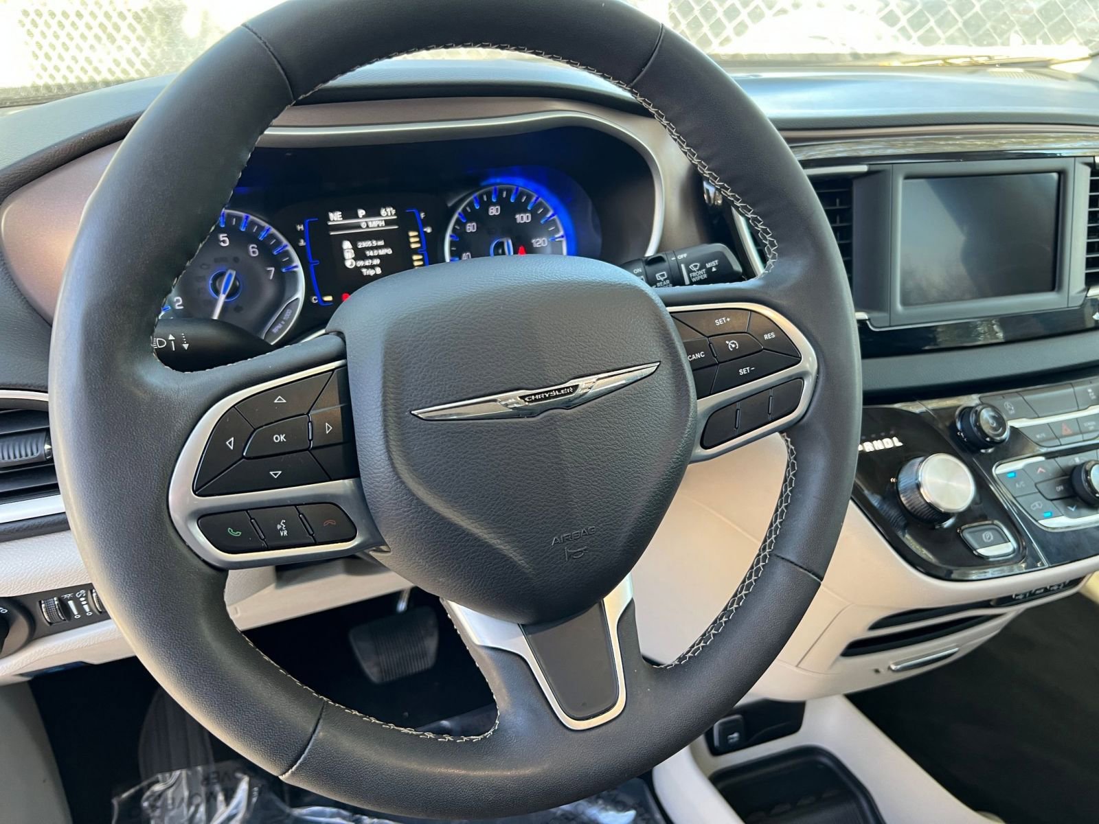 Thumbnail: 2024 Chrysler Voyager - 30