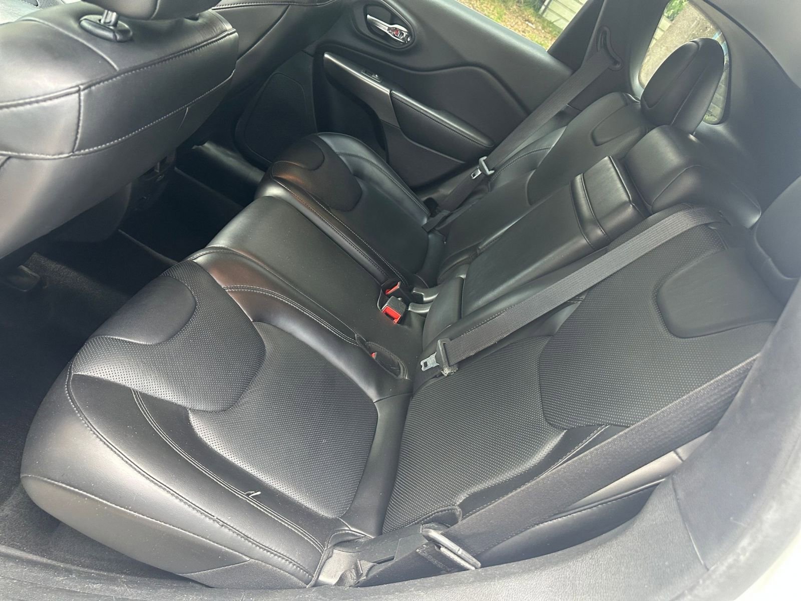 Thumbnail: 2019 Jeep Cherokee - 24