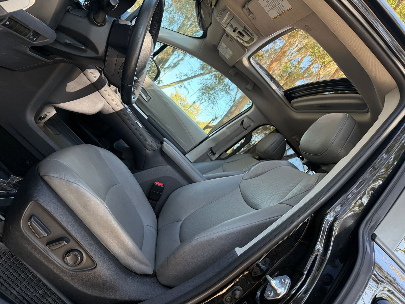 Thumbnail: 2023 Toyota Sienna - 27