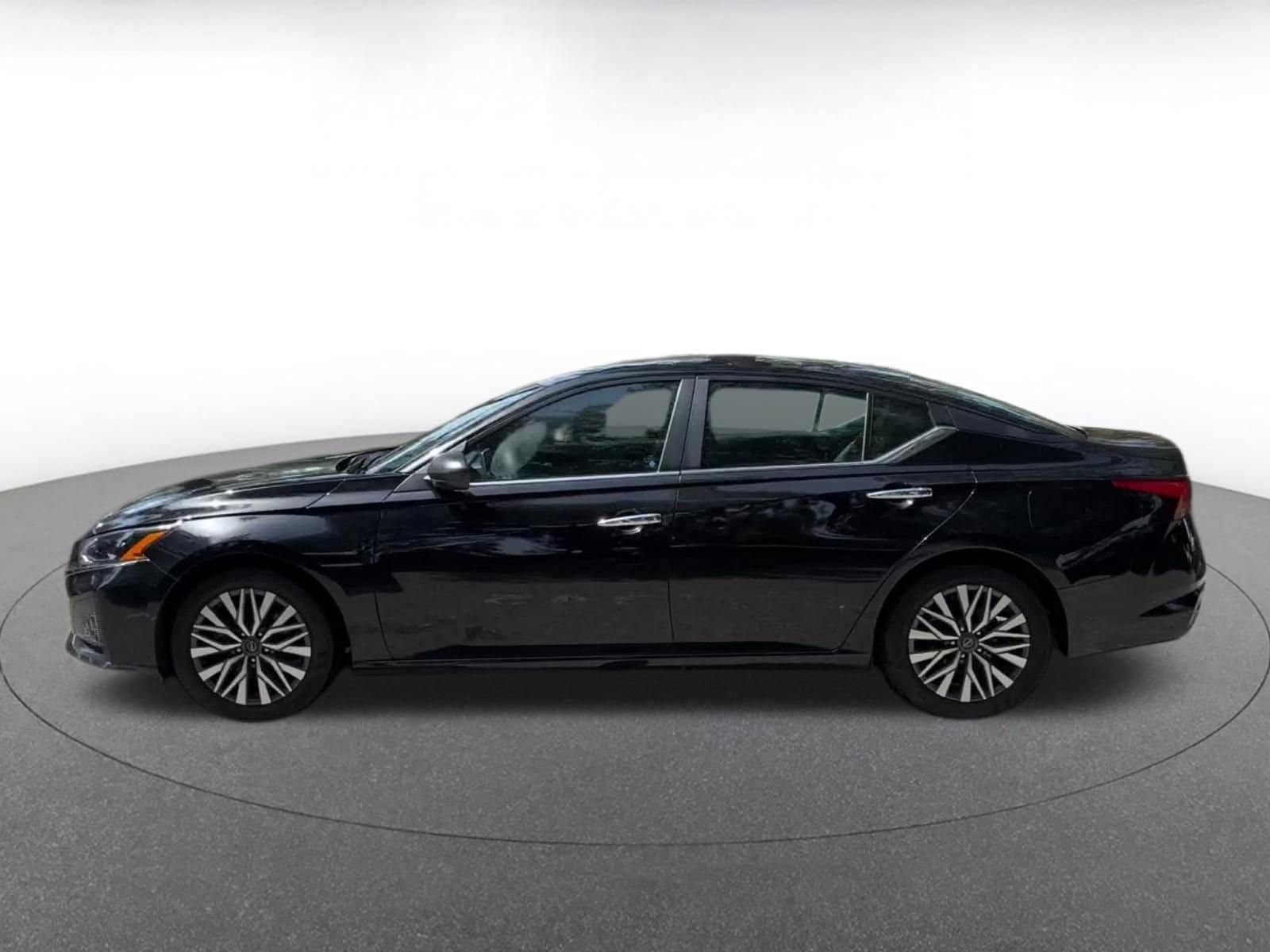 Thumbnail: 2025 Nissan Altima - 8