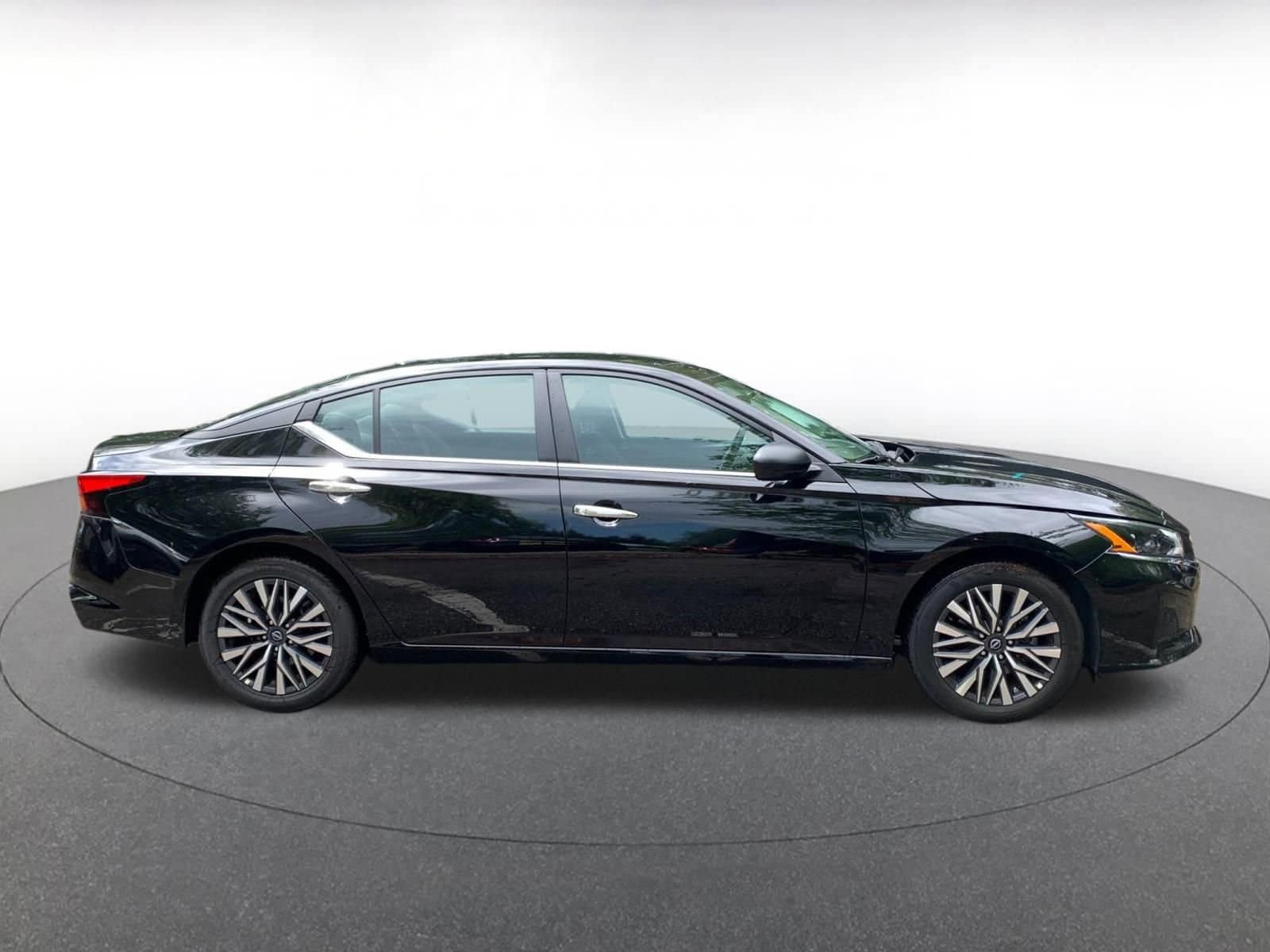 Thumbnail: 2025 Nissan Altima - 8