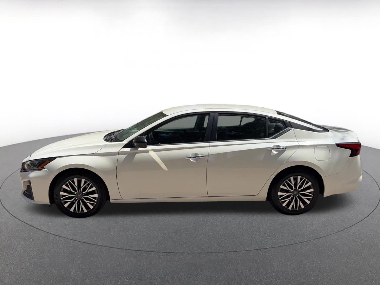 Thumbnail: 2025 Nissan Altima - 9