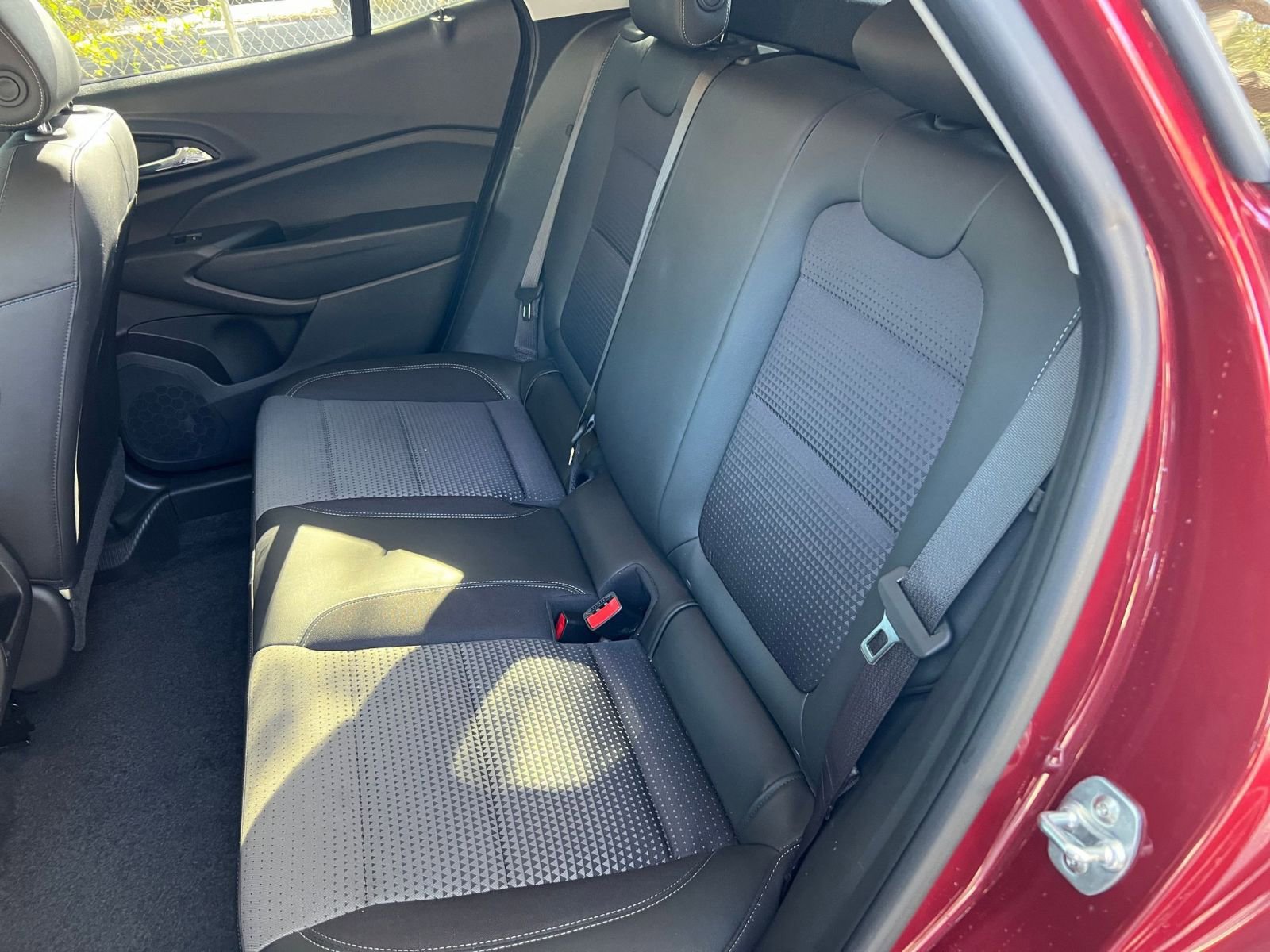 Thumbnail: 2025 Chevrolet Trax - 32