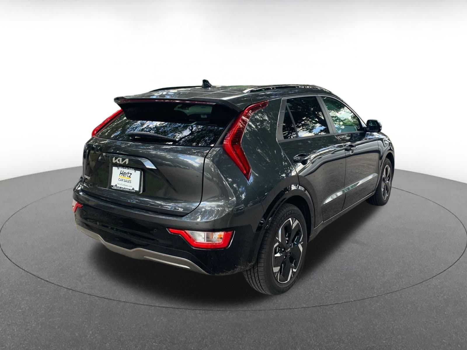 Thumbnail: 2023 Kia Niro - 7