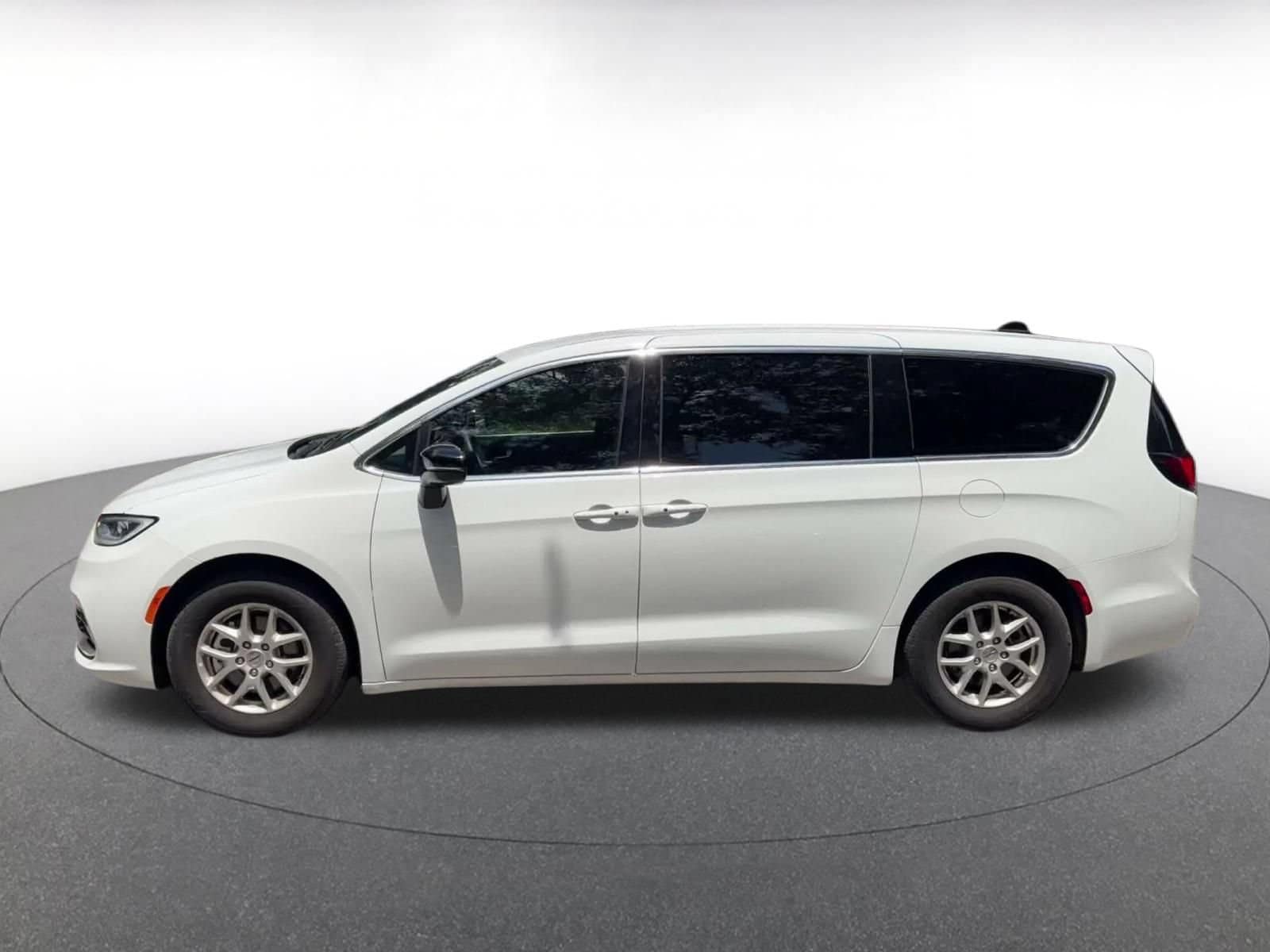 Thumbnail: 2025 Chrysler Pacifica - 7