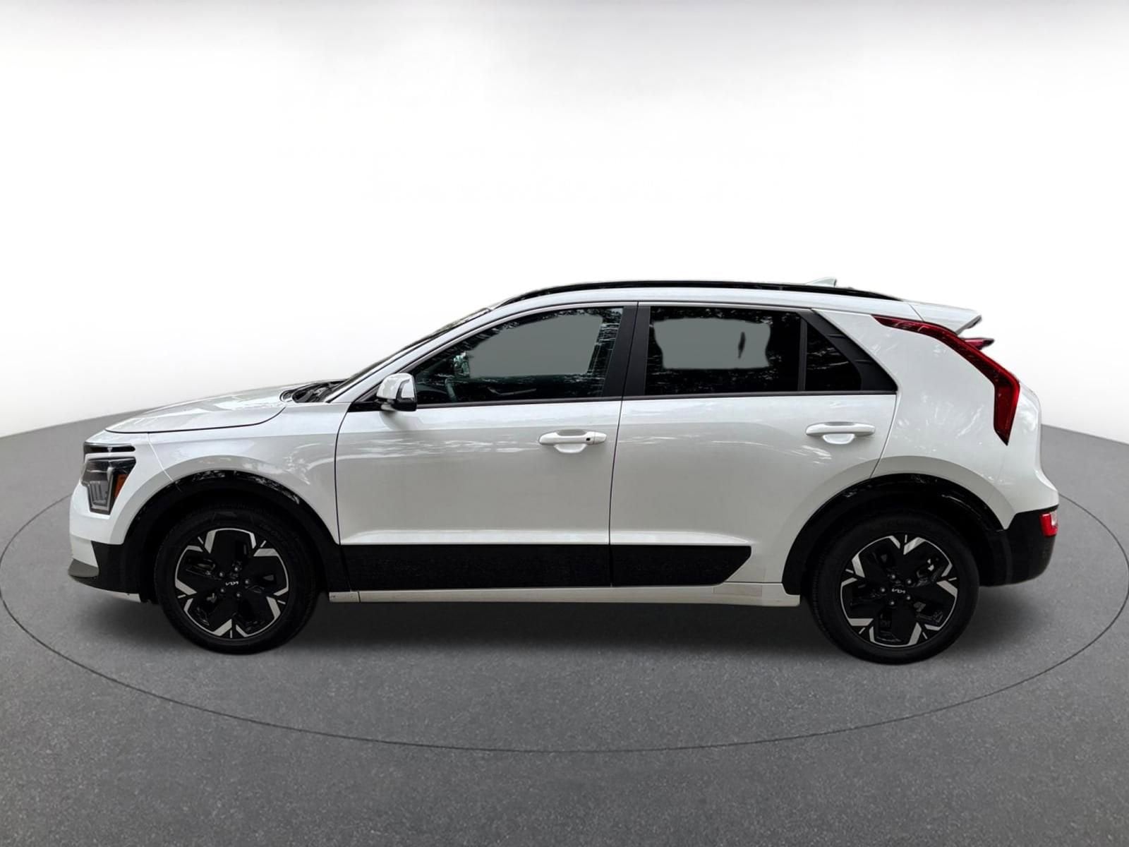 Thumbnail: 2024 Kia Niro - 4