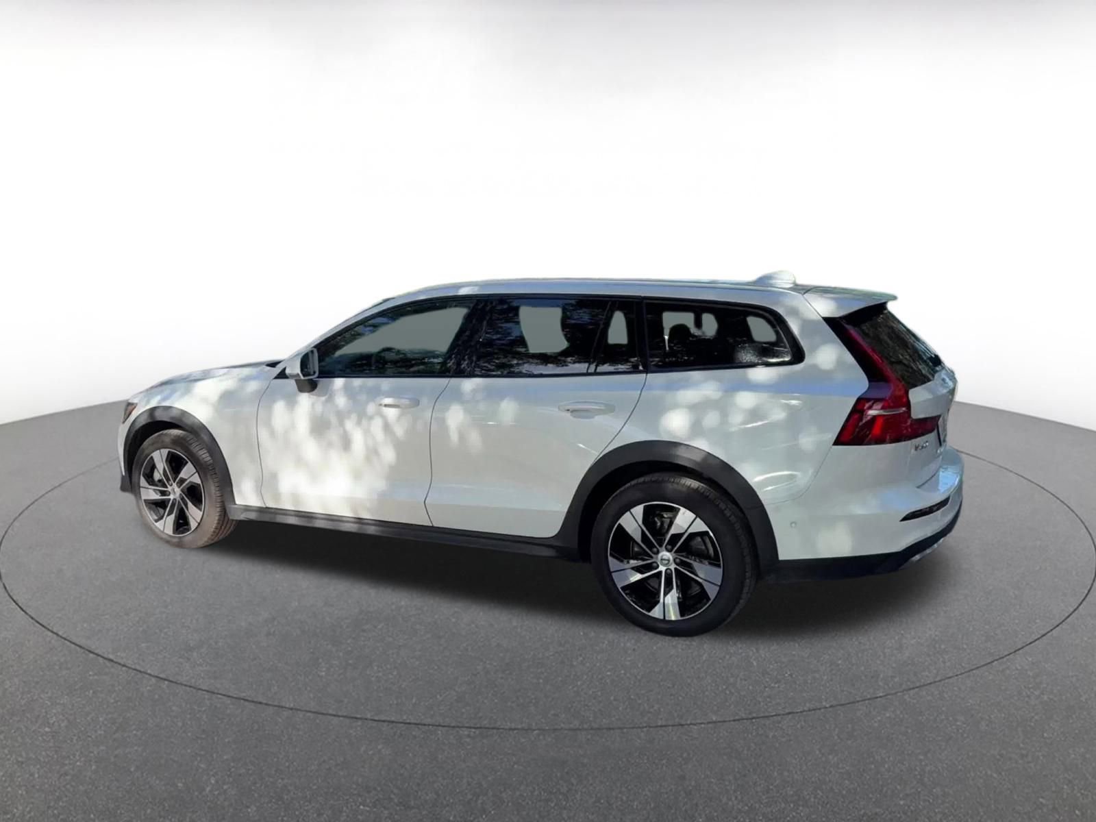 Thumbnail: 2025 Volvo S60 - 10