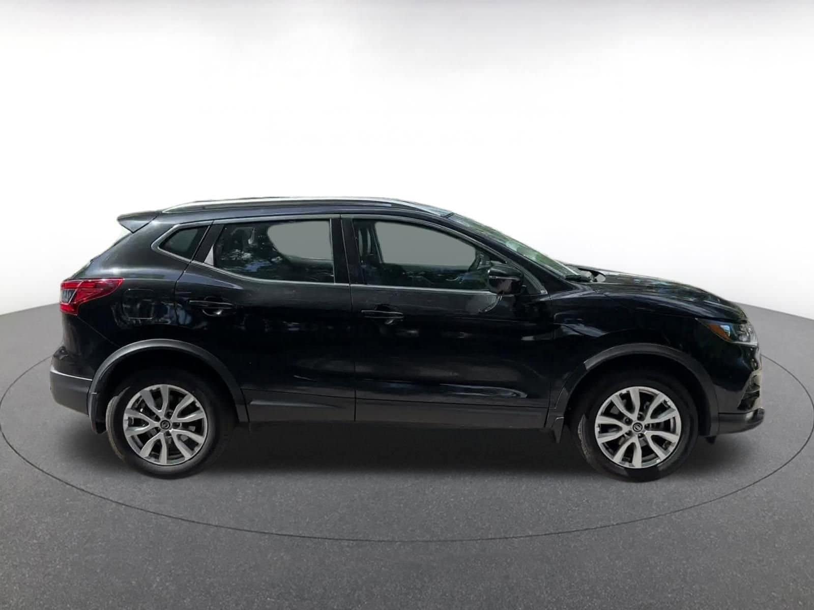 2022 Nissan Rogue Sport SV 16