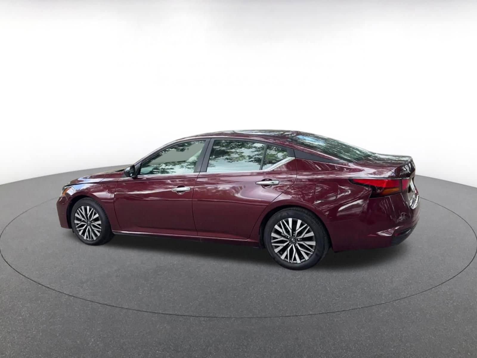 Thumbnail: 2024 Nissan Altima - 10
