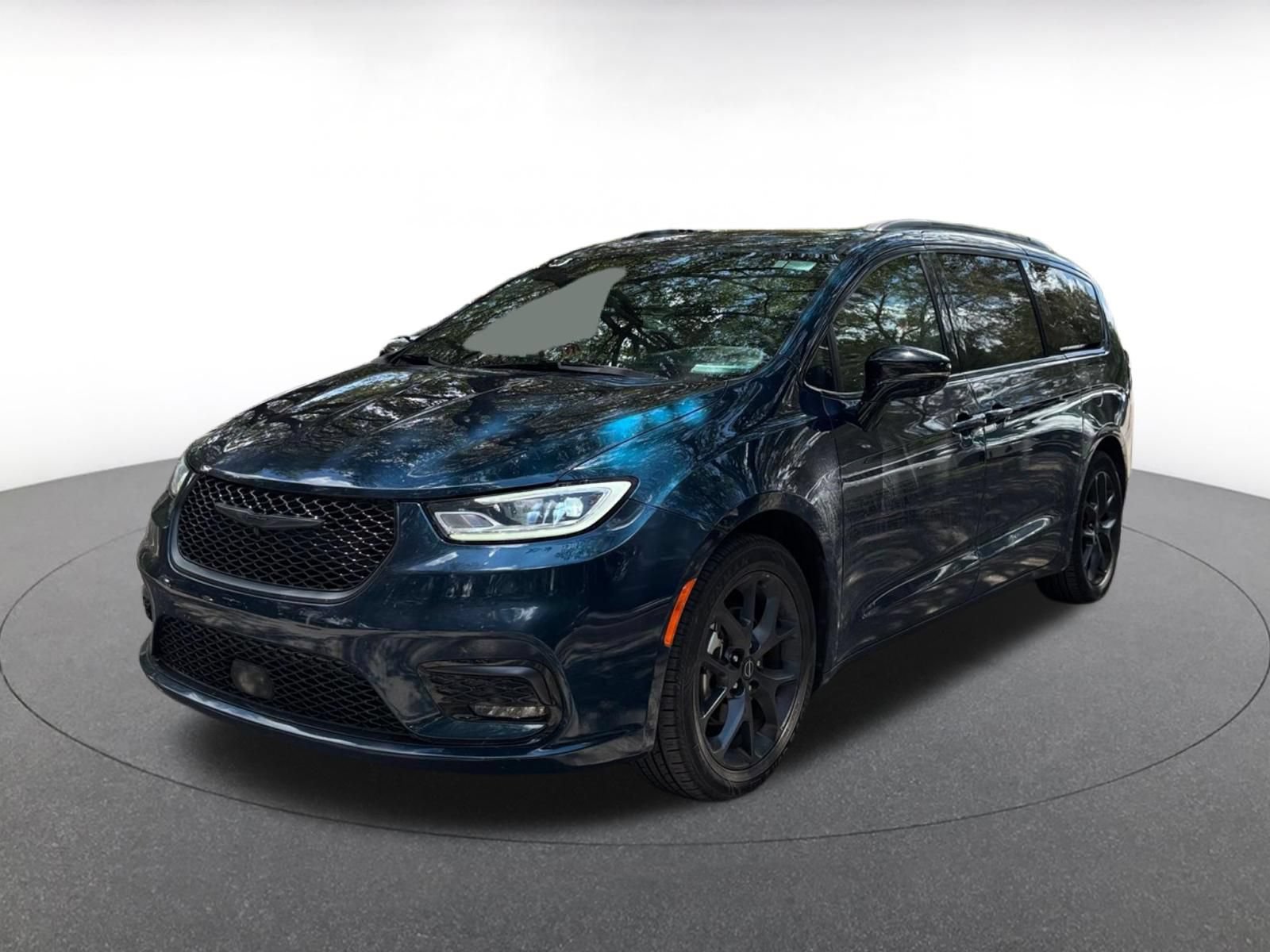 Thumbnail: 2025 Chrysler Pacifica - 3