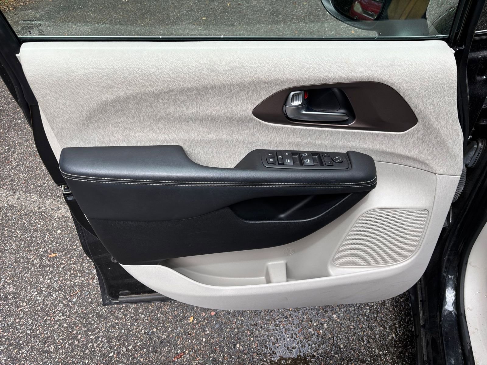 Thumbnail: 2024 Chrysler Voyager - 18