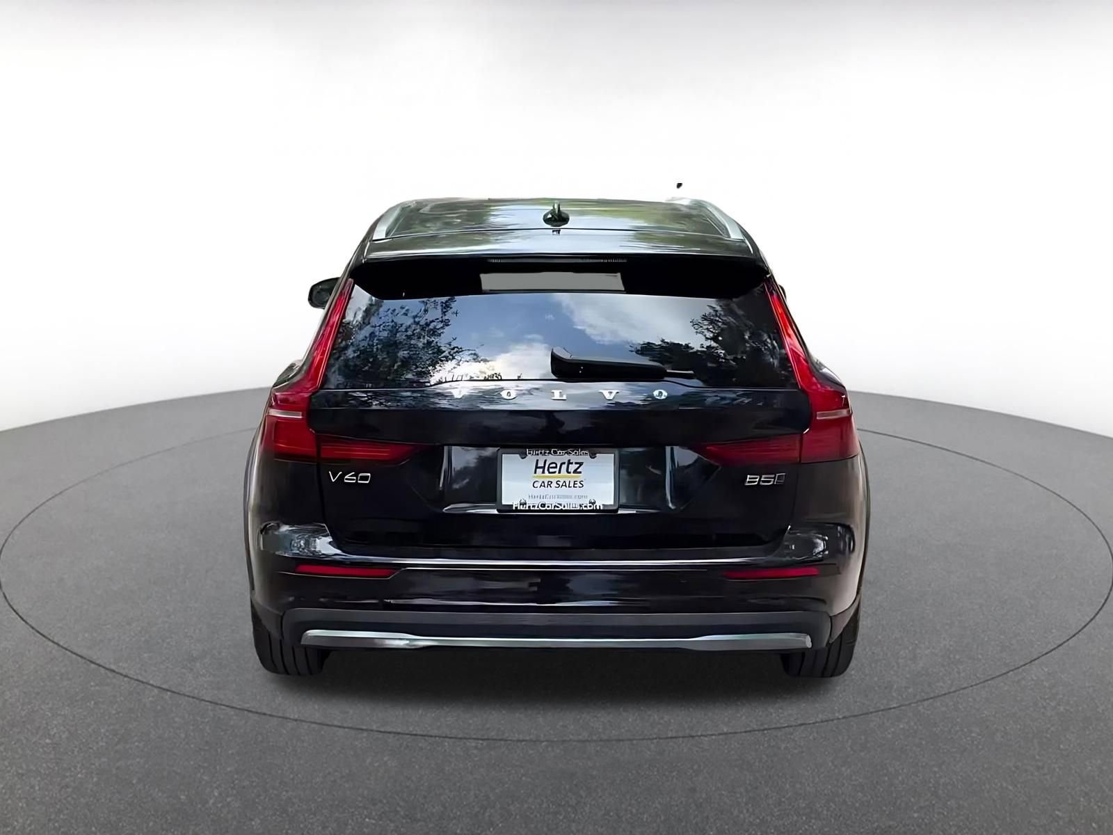 Thumbnail: 2025 Volvo S60 - 12
