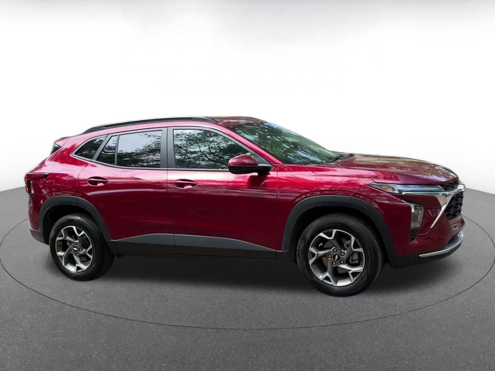 Thumbnail: 2025 Chevrolet Trax - 16