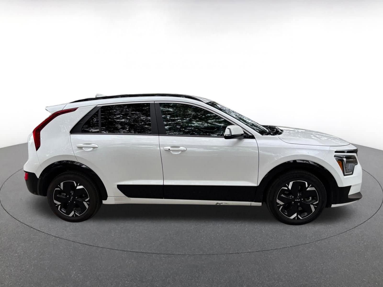 Thumbnail: 2024 Kia Niro - 8