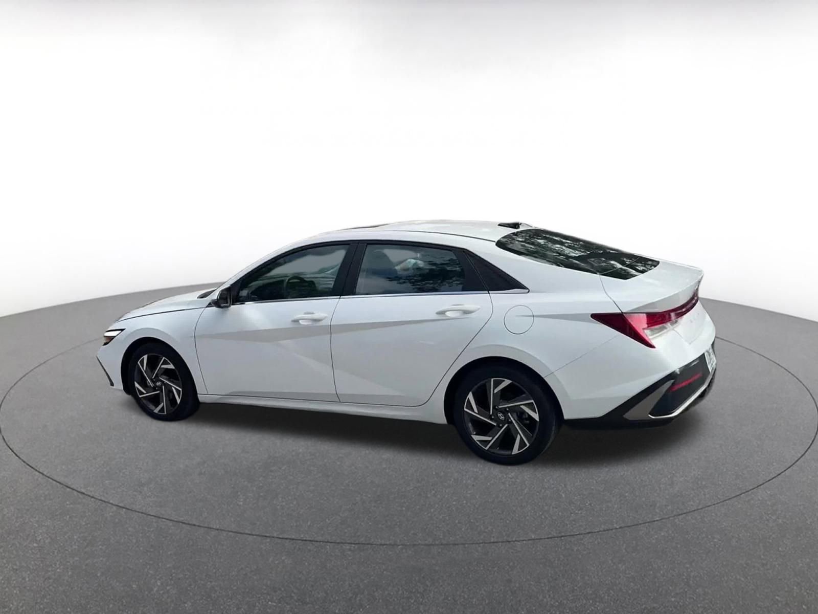 Thumbnail: 2025 Hyundai Elantra - 10