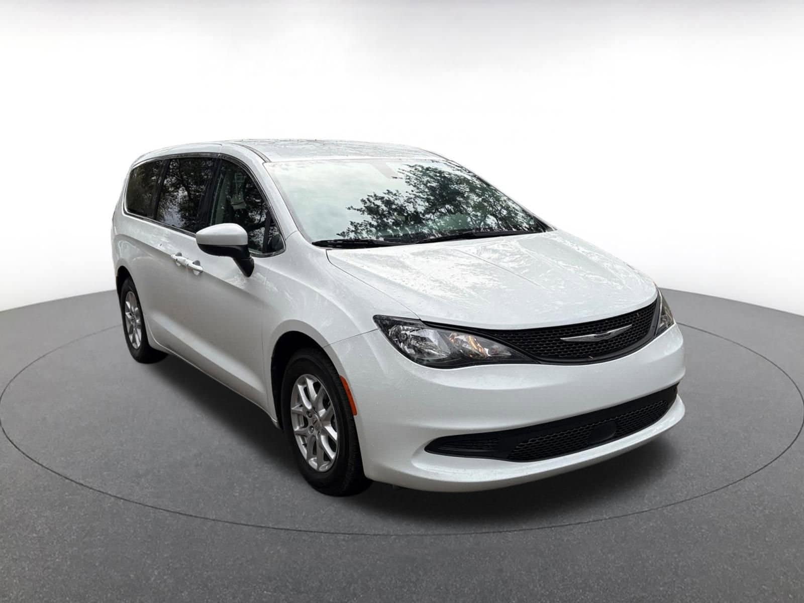 Thumbnail: 2022 Chrysler Voyager - 1