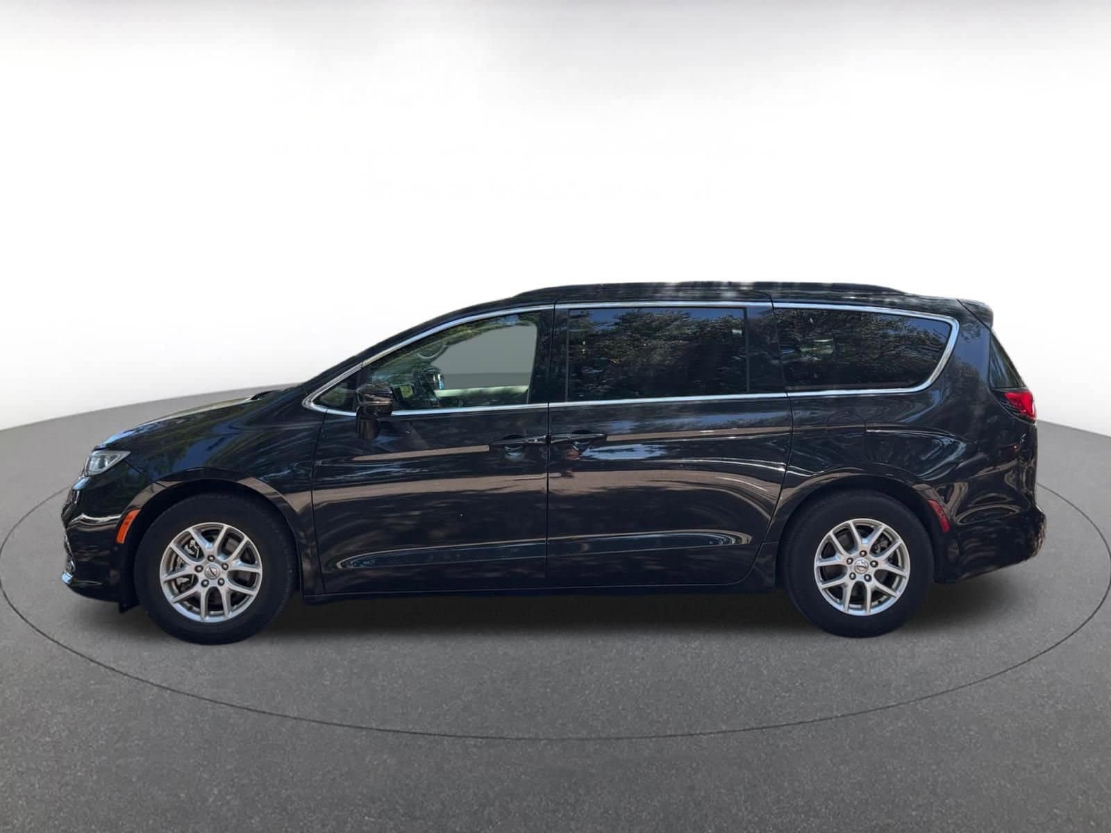 Thumbnail: 2022 Chrysler Pacifica - 4