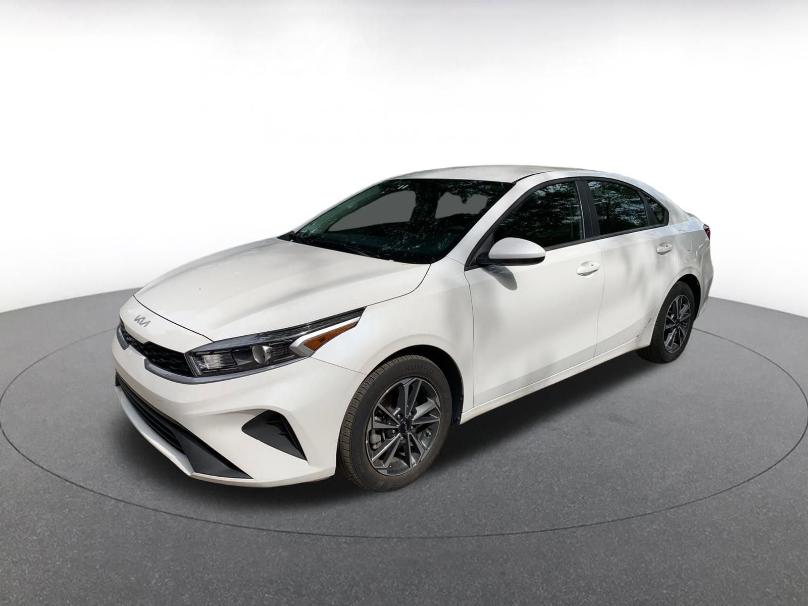 Thumbnail: 2024 Kia Forte - 3