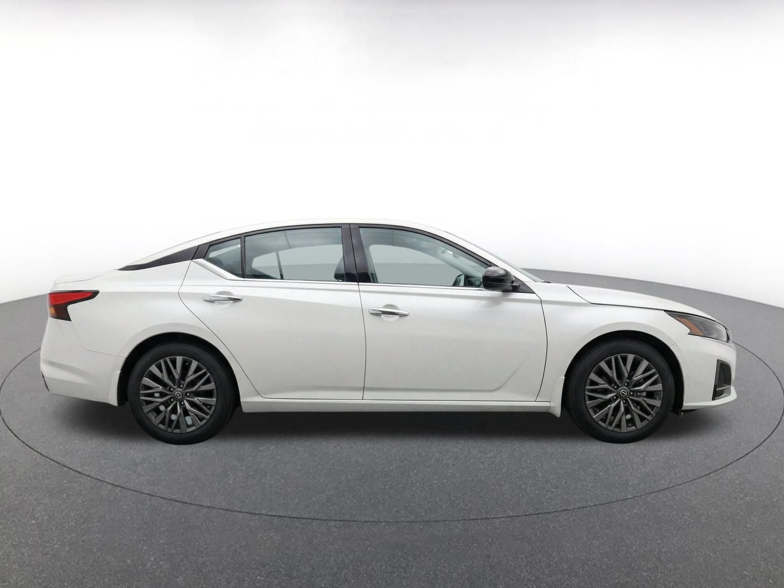 Thumbnail: 2025 Nissan Altima - 10