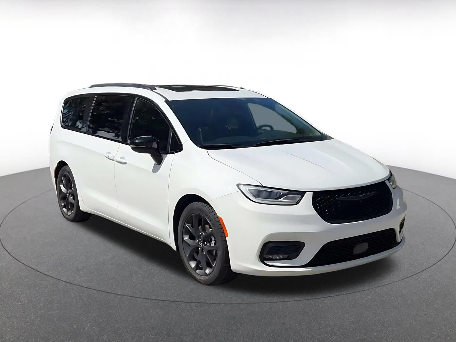 Thumbnail: 2025 Chrysler Pacifica - 3