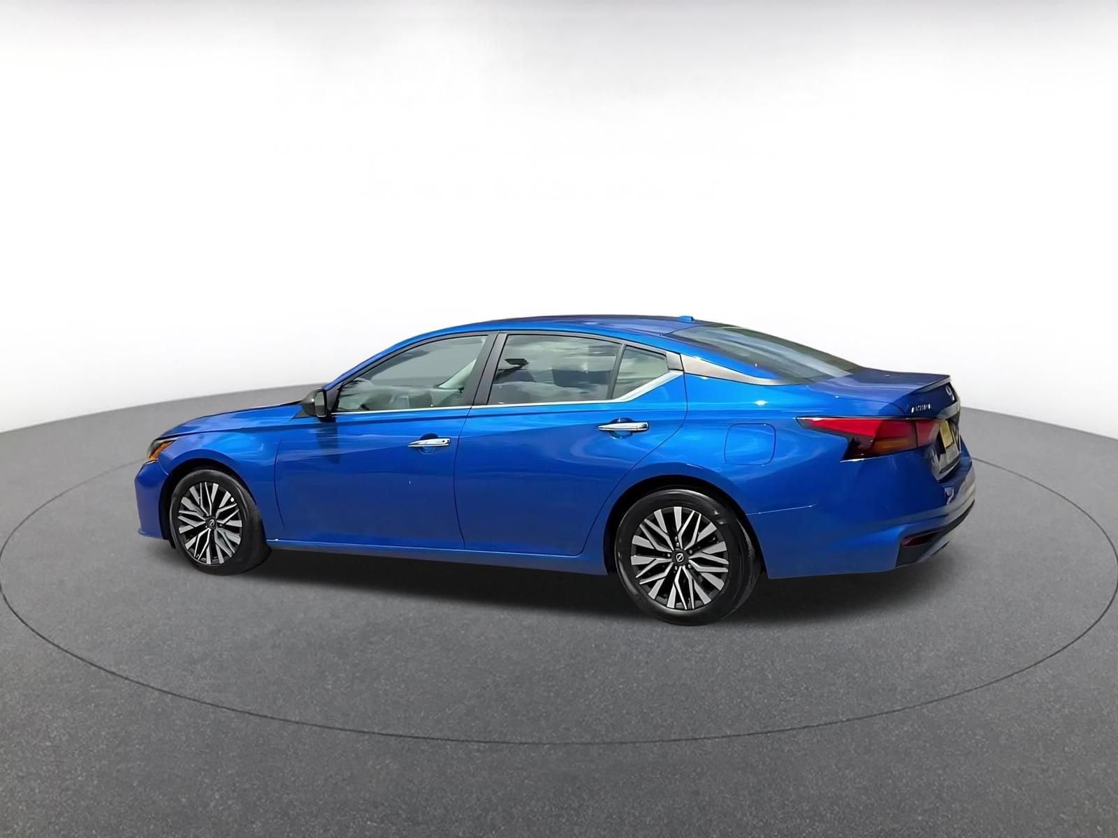 Thumbnail: 2025 Nissan Altima - 9