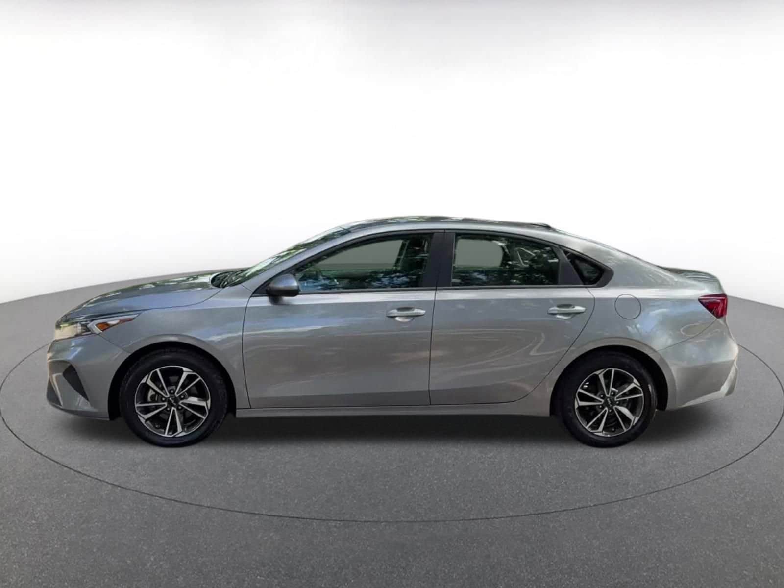Thumbnail: 2024 Kia Forte - 9