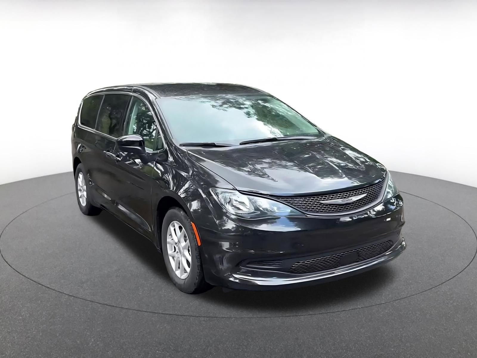 Thumbnail: 2024 Chrysler Voyager - 3