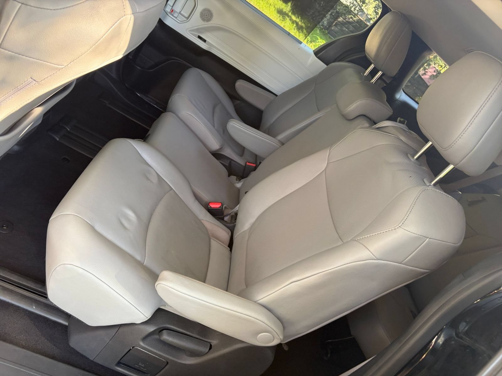 Thumbnail: 2025 Toyota Sienna - 27