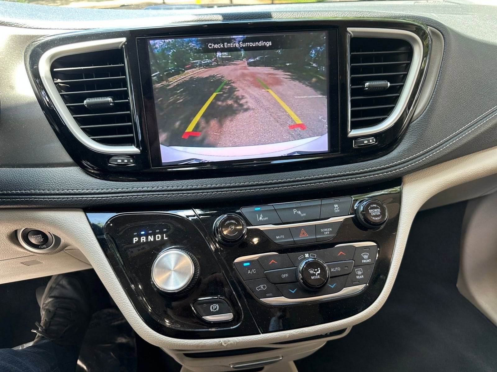Thumbnail: 2023 Chrysler Pacifica - 17