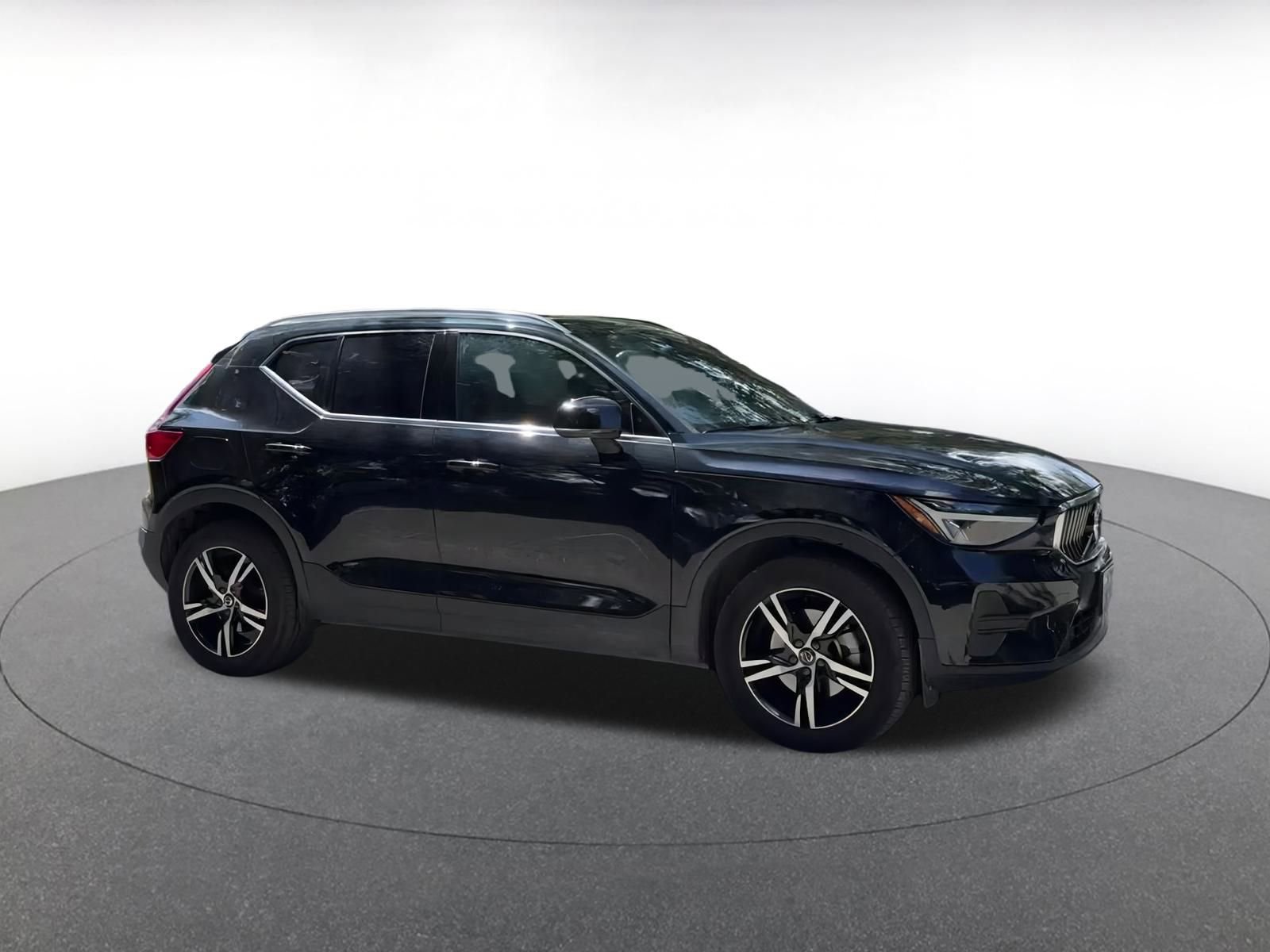 Thumbnail: 2024 Volvo XC40 - 2