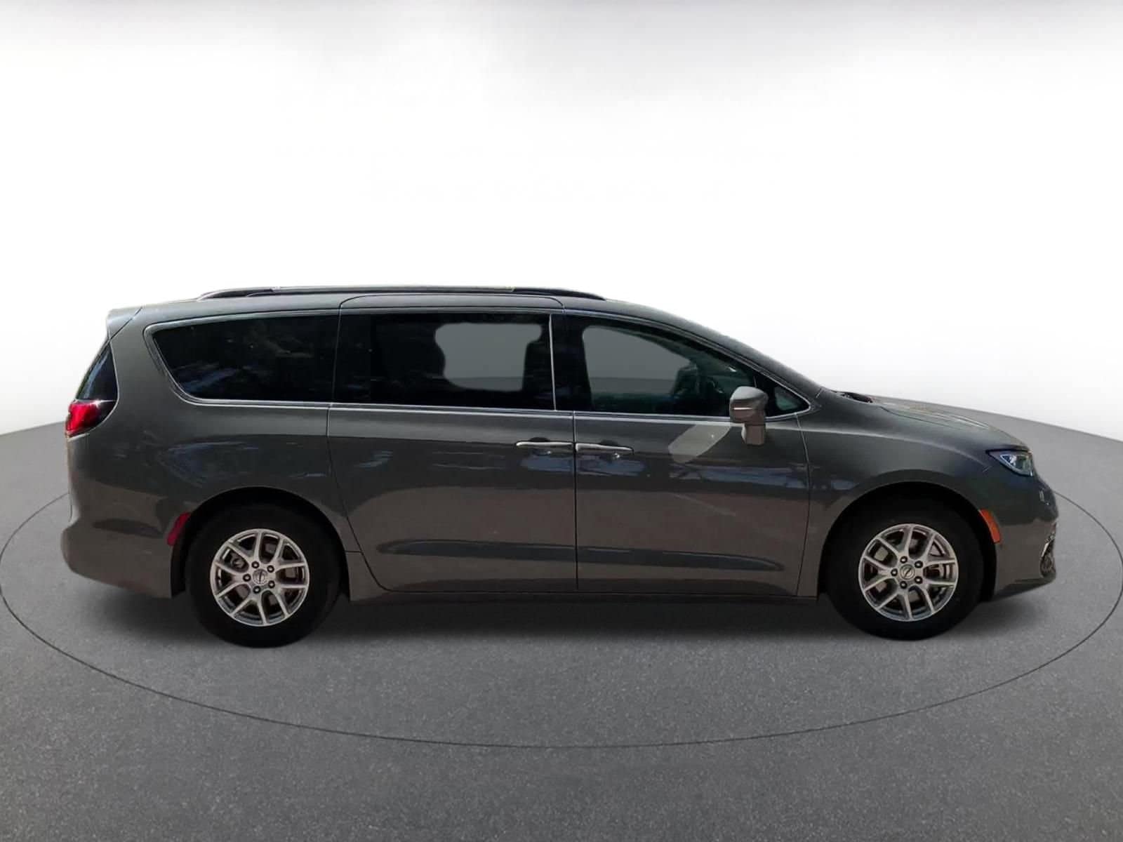 Thumbnail: 2022 Chrysler Pacifica - 16