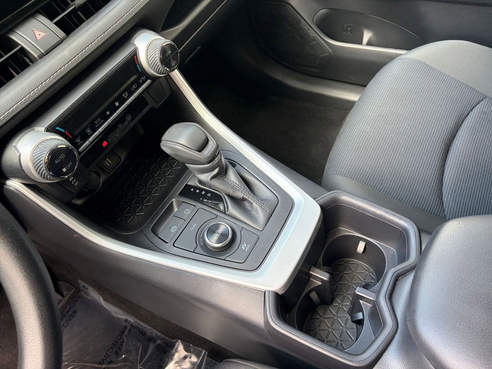 Thumbnail: 2025 Toyota RAV4 - 35