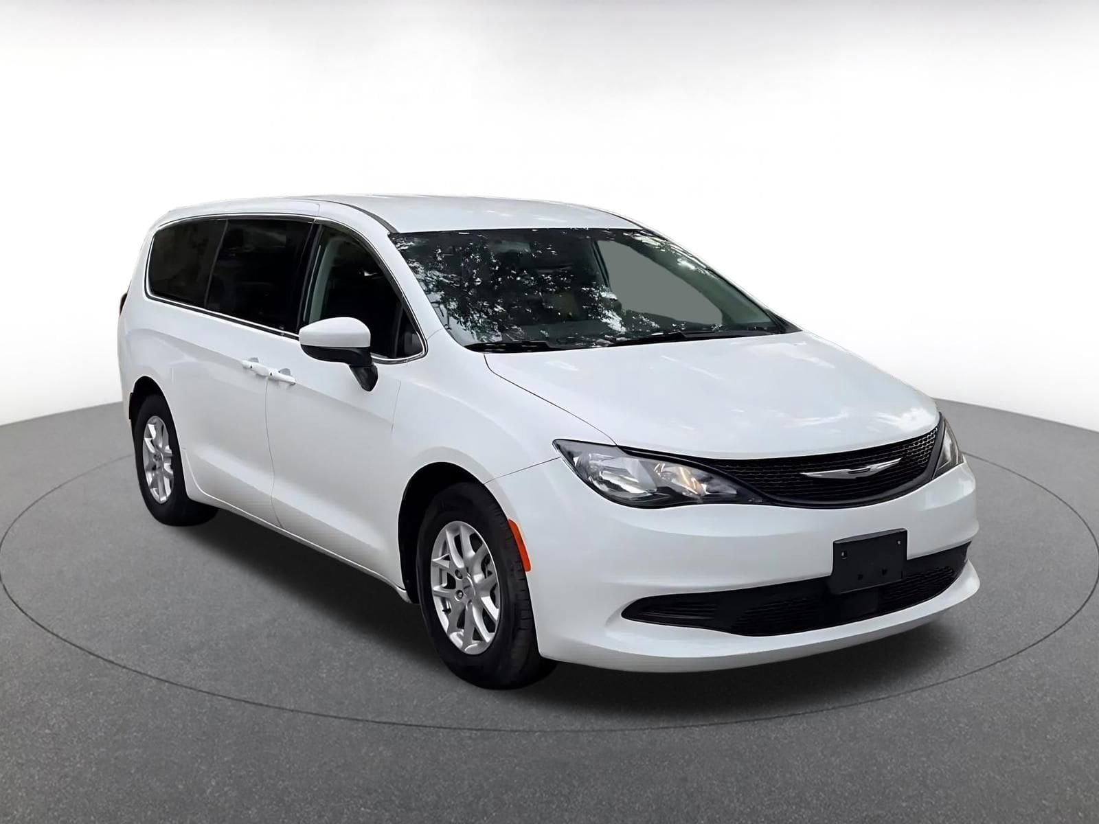 Thumbnail: 2023 Chrysler Voyager - 3